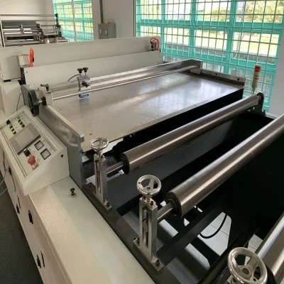 断裁機械への220V自動ペーパー ロール