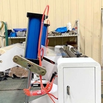 自動1100mmは機械600mmアルミ ホイルを浮彫りにする
