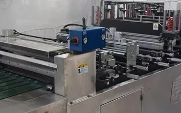 機械20pcs/最低のPEのクラフト紙の気泡の急使の郵便利用者を作る高速袋